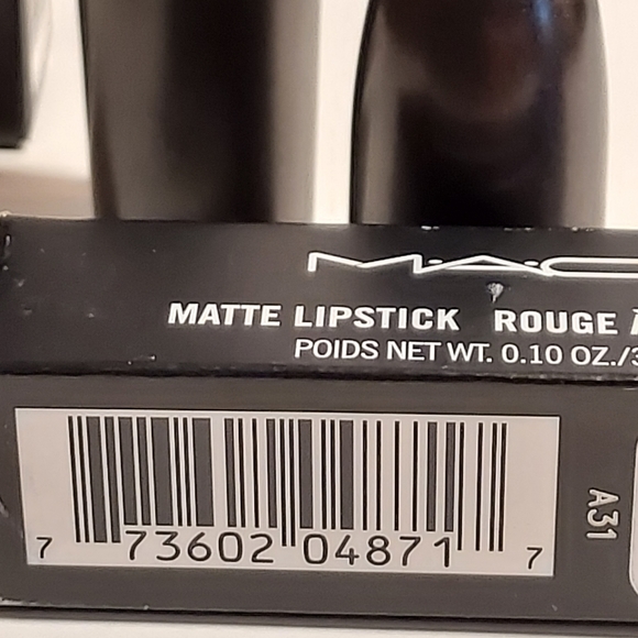 MAC Matte Lipstick *RUSSIAN RED* - Picture 5 of 5